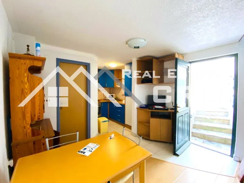 Brac properties – Two stone houses with terraces and an inner courtyard, in the heart of the village, for sale – 2
