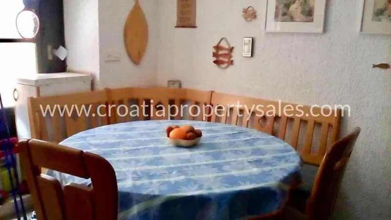 Vis, old stone house for sale, 215.000 € – 2