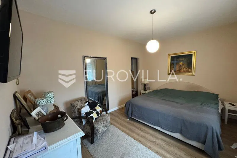 Đakovo, moderan trosoban stan s balkonom, 83 m²