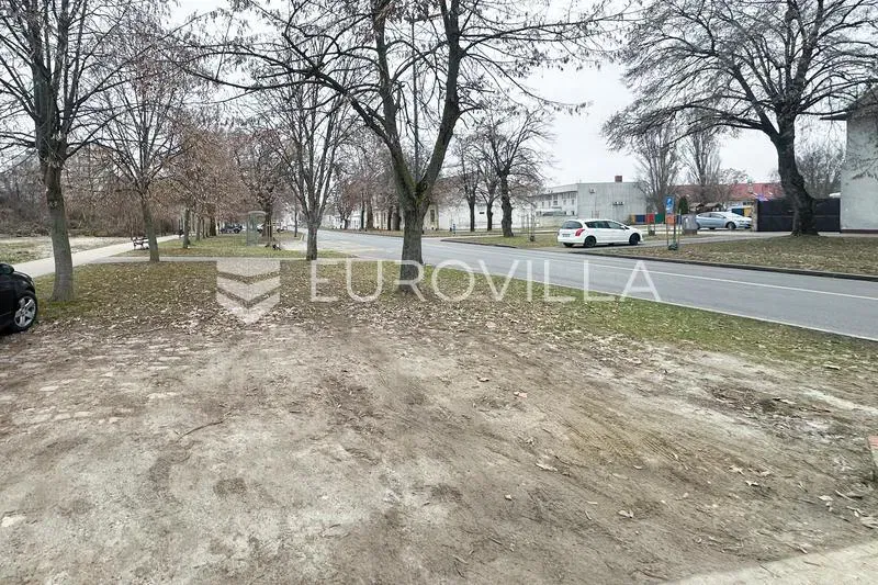 Vukovar, CENTAR, proizvodno, skladišni kompleks 2370 m² na 3 etaže