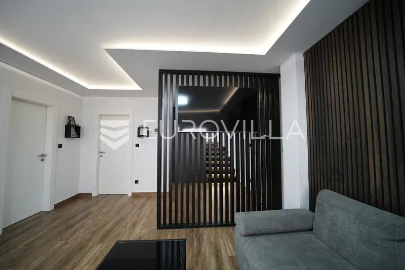 Zadar, Bili brig luxuriously furnished three and one-room apartment with gym and spa center 241 m² – 2