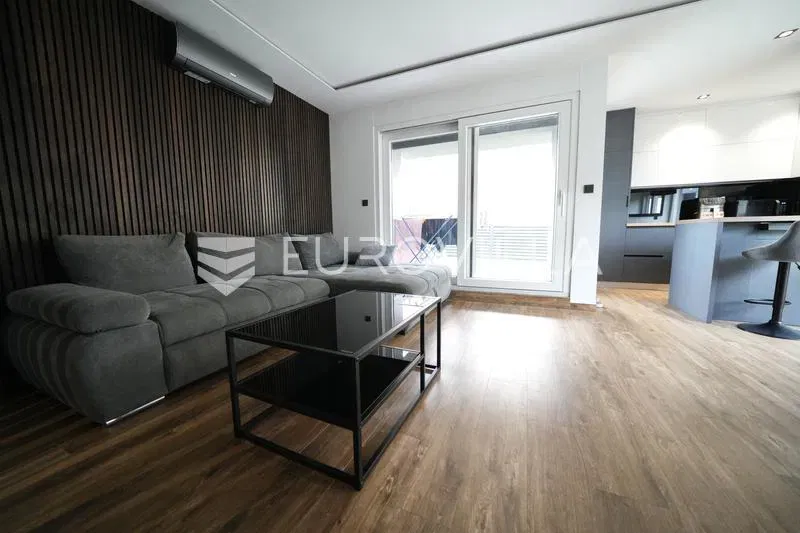 Zadar, Bili brig luxuriously furnished three and one-room apartment with gym and spa center 241 m² – 3