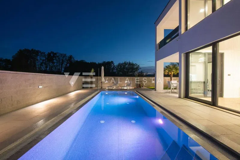 MODERN DETACHED HOUSE WITH POOL AND SEA VIEW – 3
