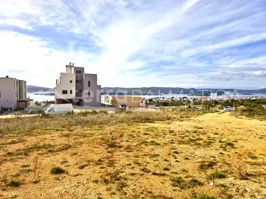 Građevinsko zemljište u Svetom Filipu i Jakovu – 870 m², pogled na more
