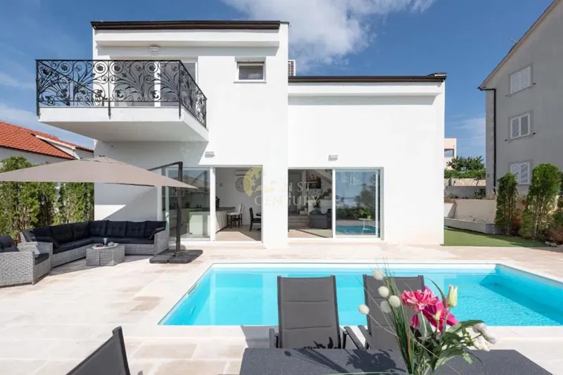 ***Moderna vila 200m2 na otoku Hvaru- prilika***