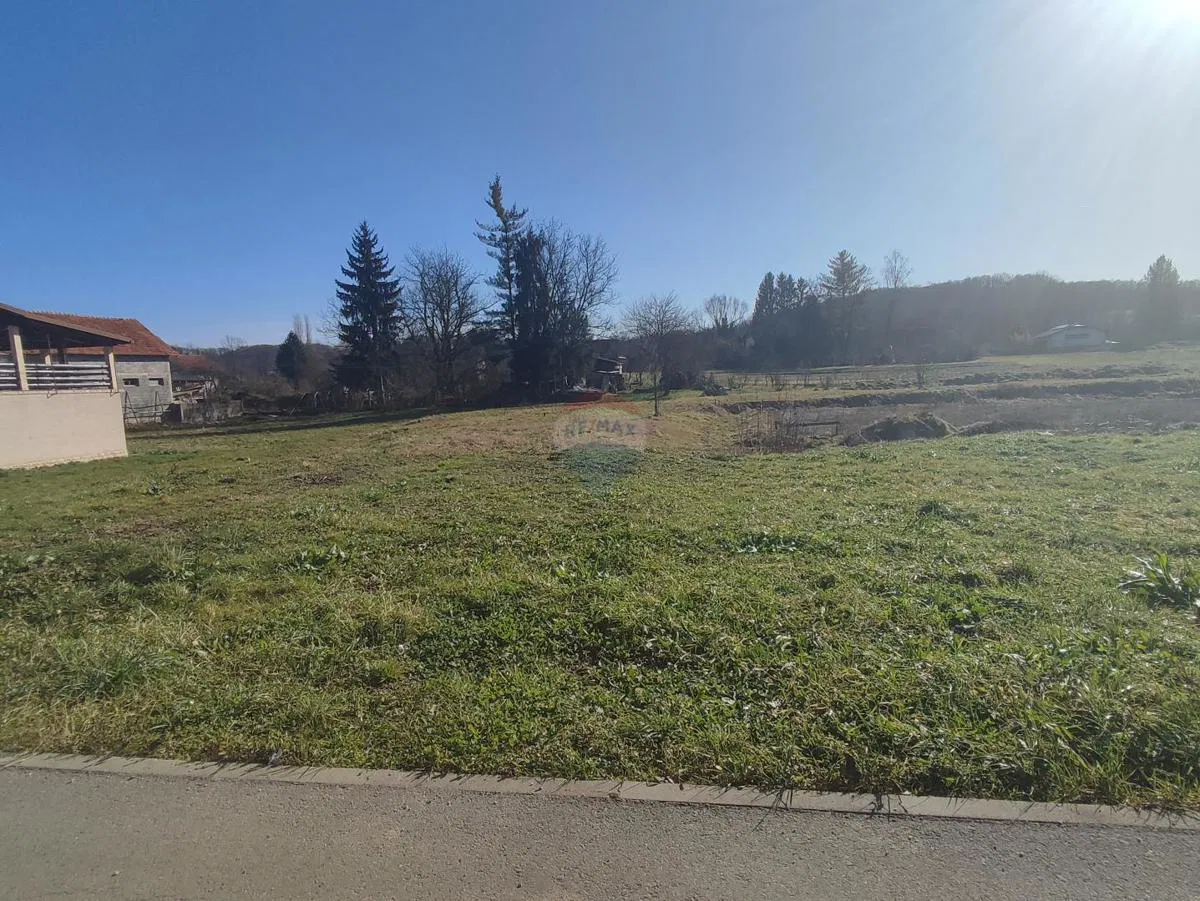 Duga resa, građevinsko zemljište 150 m od Mrežnice