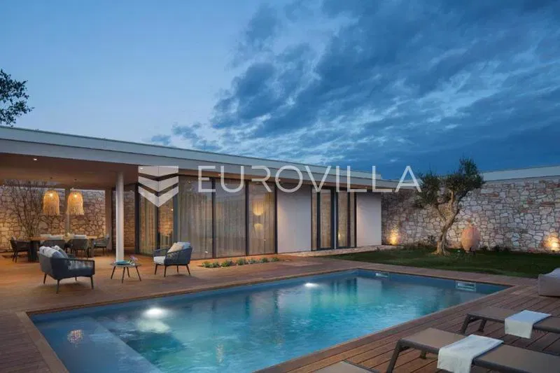ISTRIA, VODNJAN Modern one-story house located in a secluded area in a private resort – 2