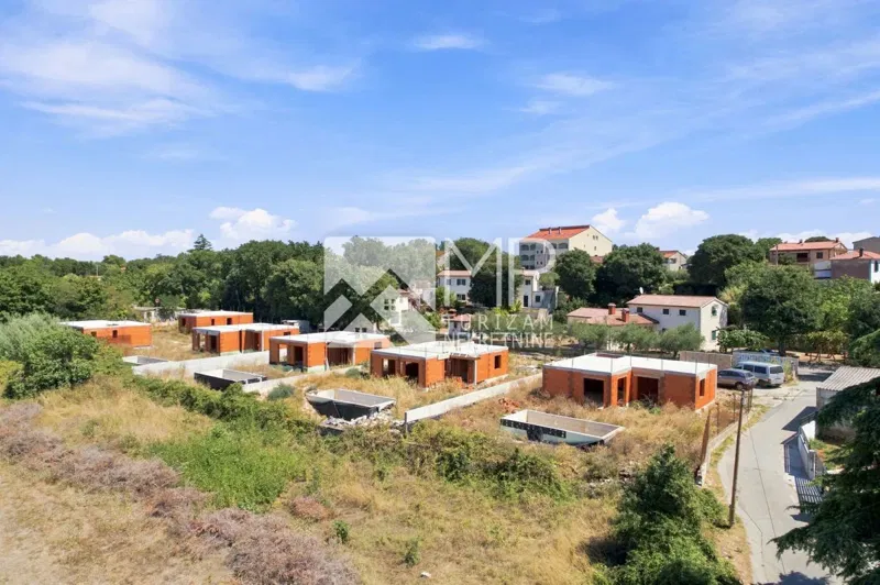 Ližnjan, NEW CONSTRUCTION - modern villa with swimming pool and sea view, purchase in different stages of construction – 2