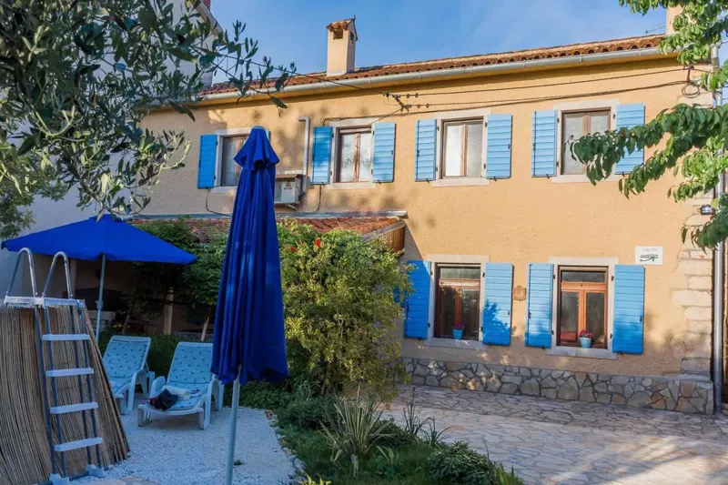 Istria, zona Pola, casa in pietra decorata, 144m2 – 2
