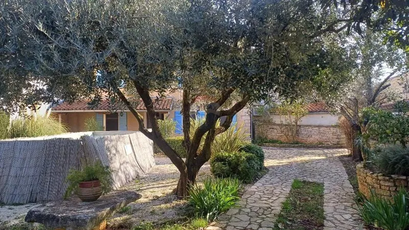 Istria, zona Pola, casa in pietra decorata, 144m2 – 3