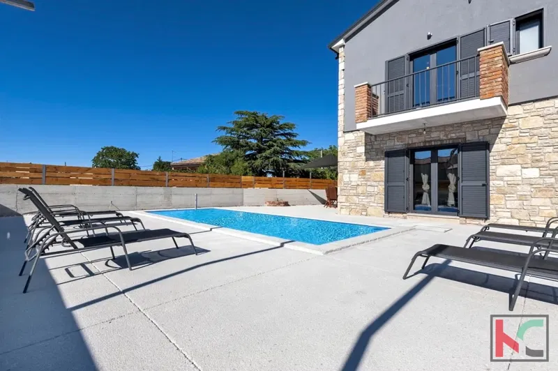 Istria, Kanfanar, autentica villa di 200 m2 con piscina e vista mare – 2