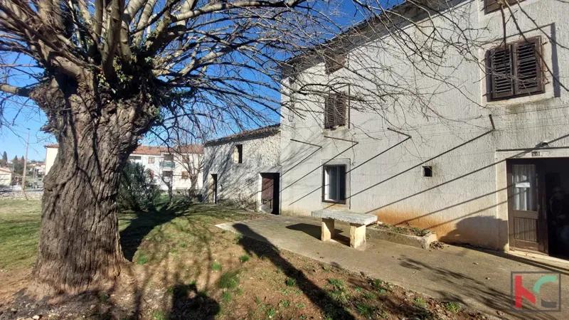 Istria, villaggio di Rovigno, casa in pietra su terreno di 1335 m2, #vendita – 2