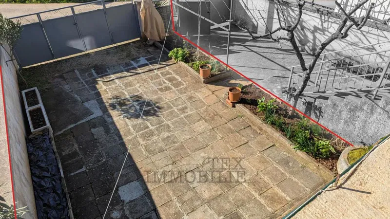 House with two residential units, 10 km from Poreč – 3