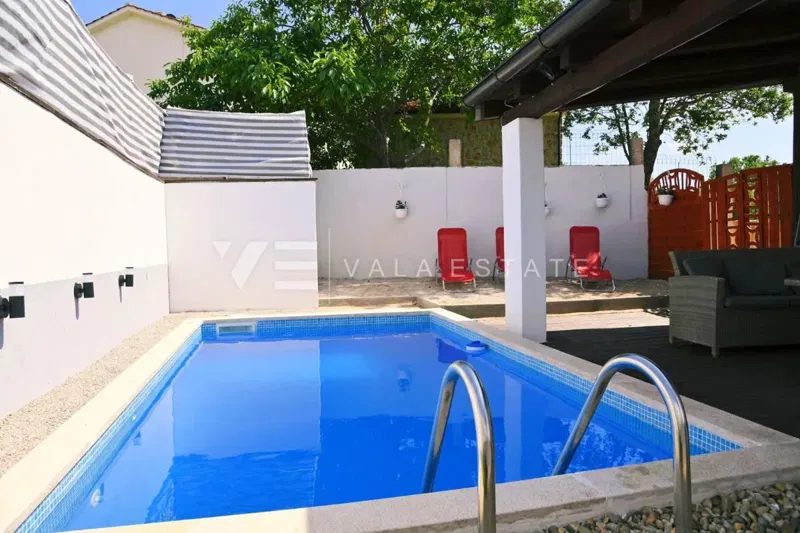 DETACHED HOUSE WITH POOL IN A QUIET LOCATION – 2