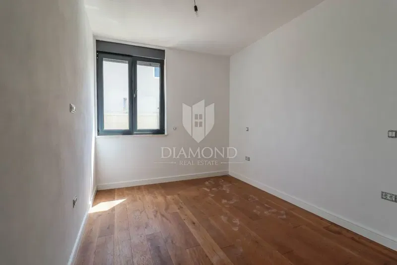 Rovinj, surroundings, new modern apartment with garden – 2
