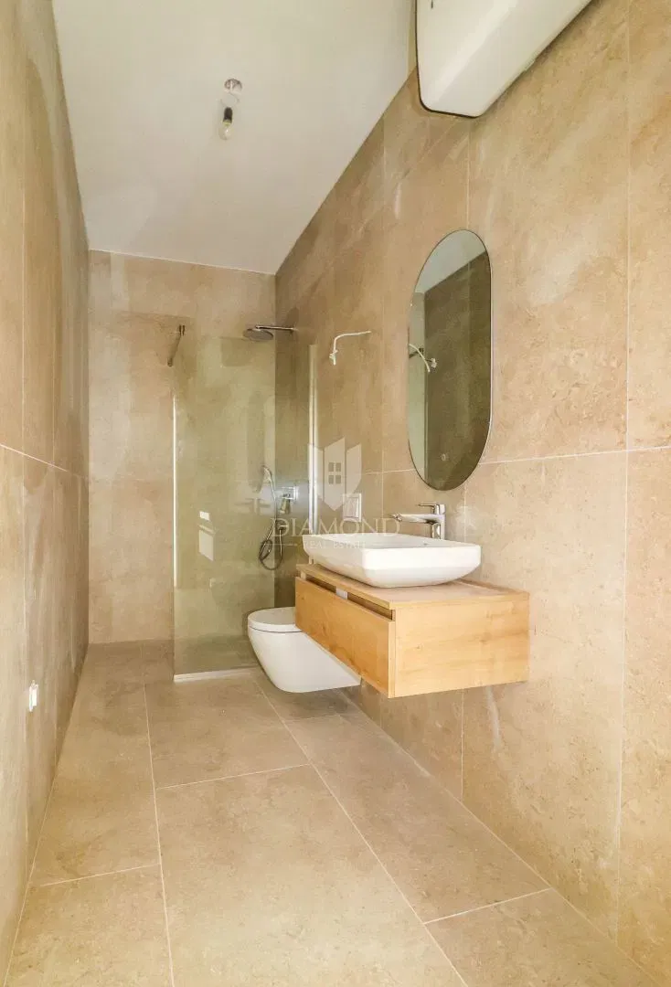 Rovinj, surroundings, new modern apartment with garden – 3