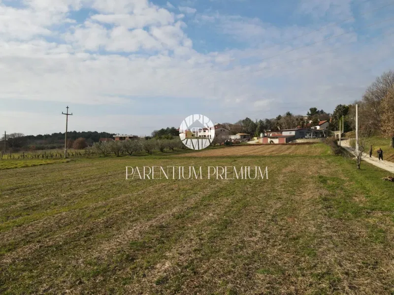 Building land 2 km from the sea and the city center – 3