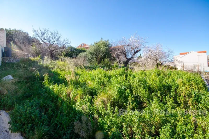 Building land near the sea and the town center – 2