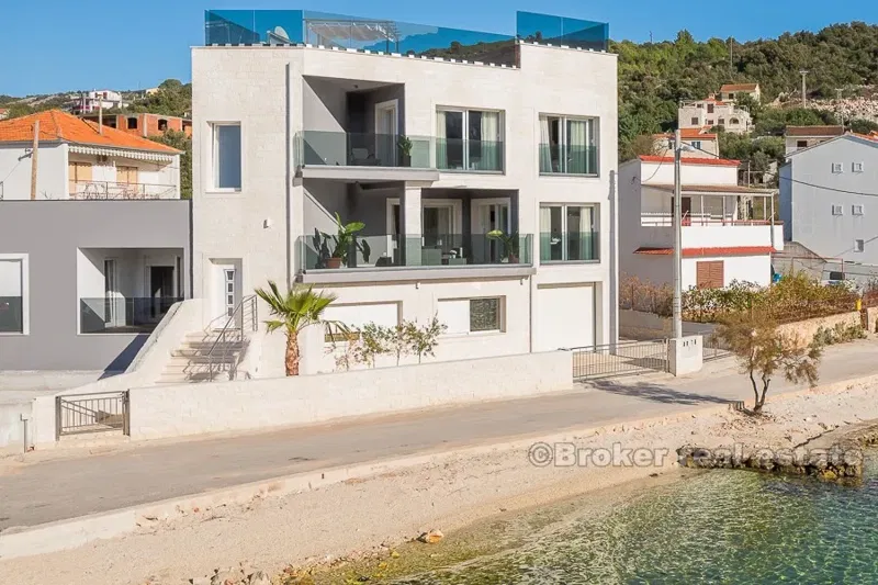 Elegante villa di nuova costruzione, in prima fila al mare – 3