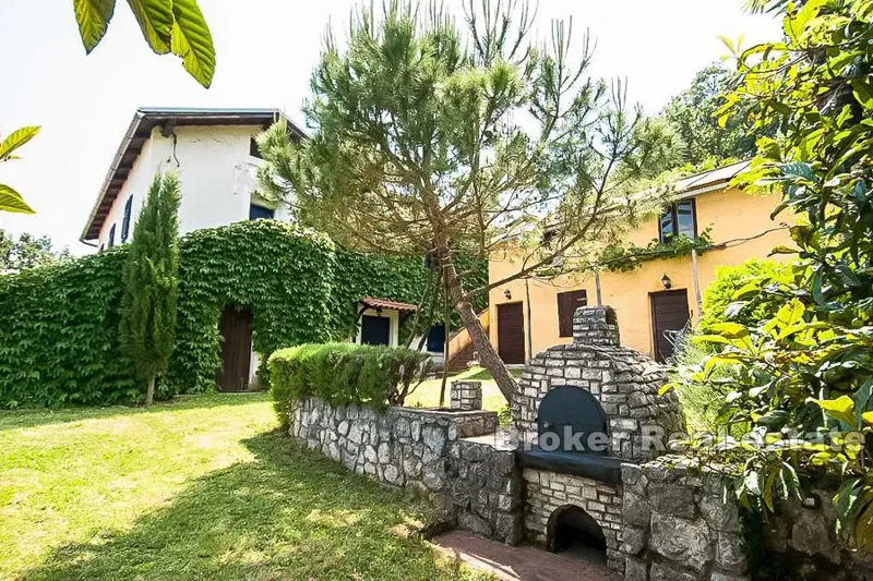 Casa indipendente con terreno, in vendita – 2