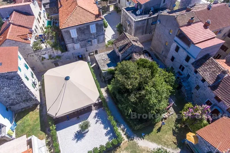 Stone house in old center, for complete renovation – 3