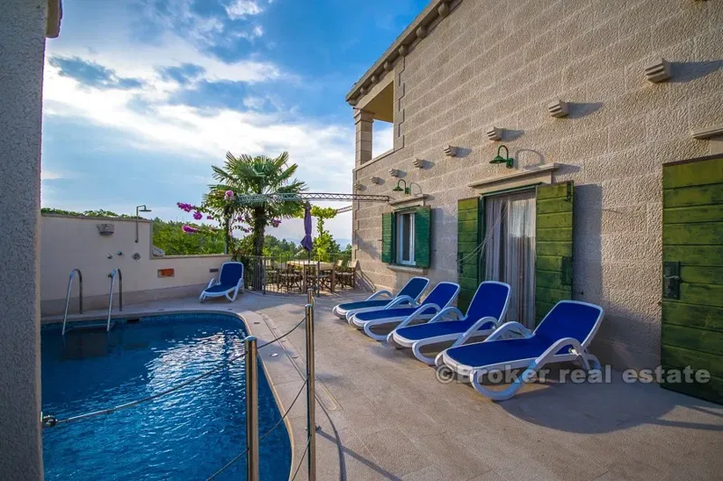Casa in pietra con piscina e vista panoramica, in vendita – 2