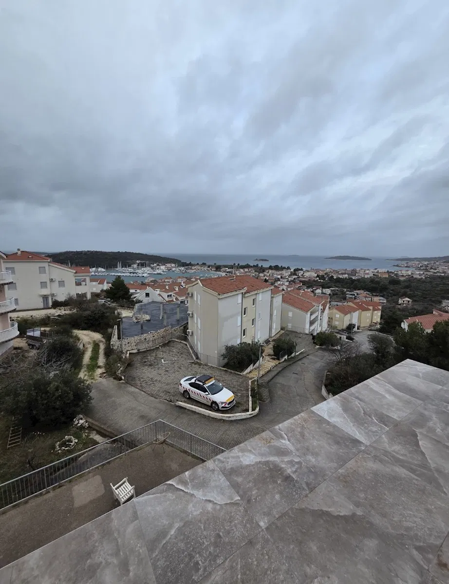 Rogoznica, stan sa panoramskim pogledom na more