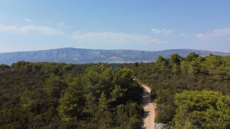 Jedinstvena prilika: građevinski teren s maslinicima na otoku Hvaru, Stari Grad, Vrbanj