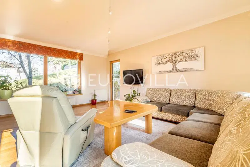Zagreb, Babonićeva street, three-room apartment 180 m² – 2
