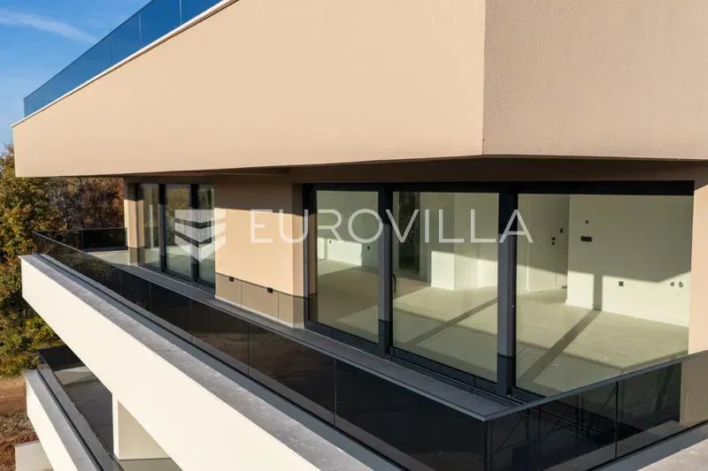 Istria, Poreč, new building, spacious penthouse with roof terrace, excellent location – 2