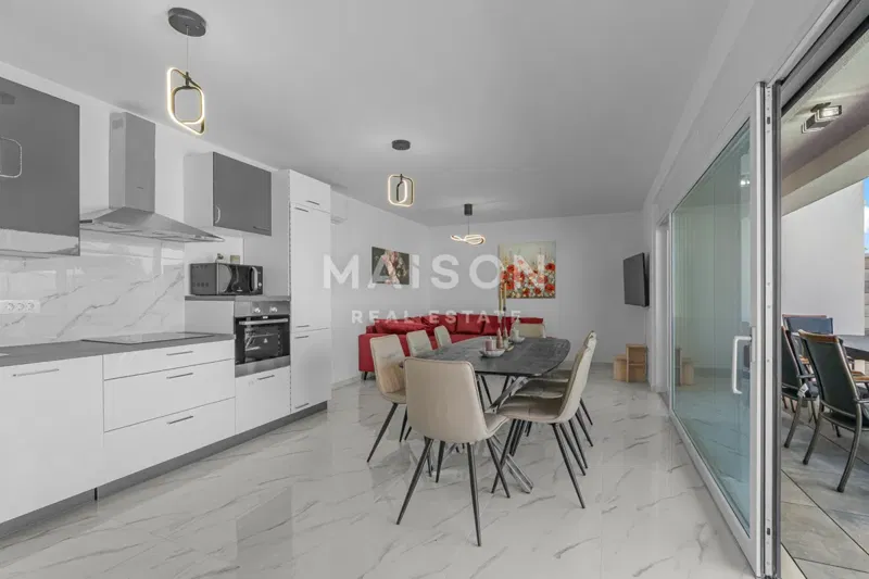 Moderna Casa Bifamiliare con Piscina e Vista Mare – Vicino a Krk – 2