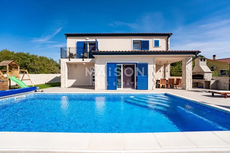 New detached house with a pool in a peaceful location – 3