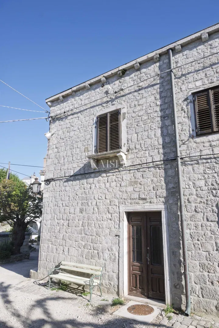Island of Cres-Lošinj, Osor, three-storey apartment 148 m2 – 3