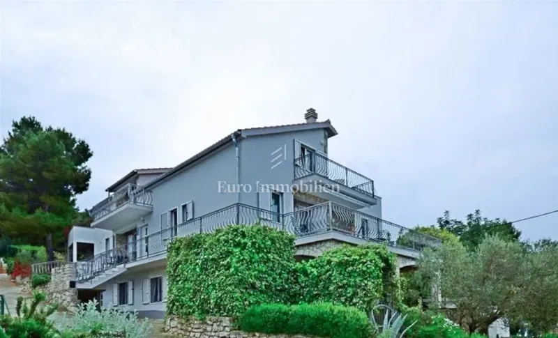 Šolta - house with 7 apartments – 2