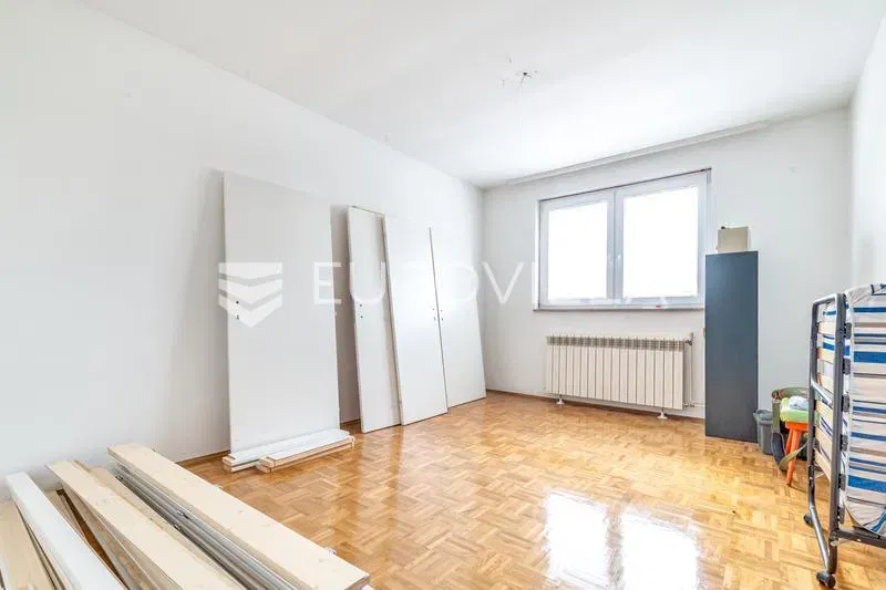 Zagreb, Sesvete, 2 attractive houses of 458 m2 – 2