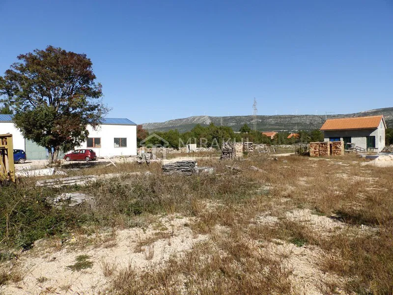 Nekretnine Dubrava kod Šibenika, Građevinsko zemljište sa halom – 2