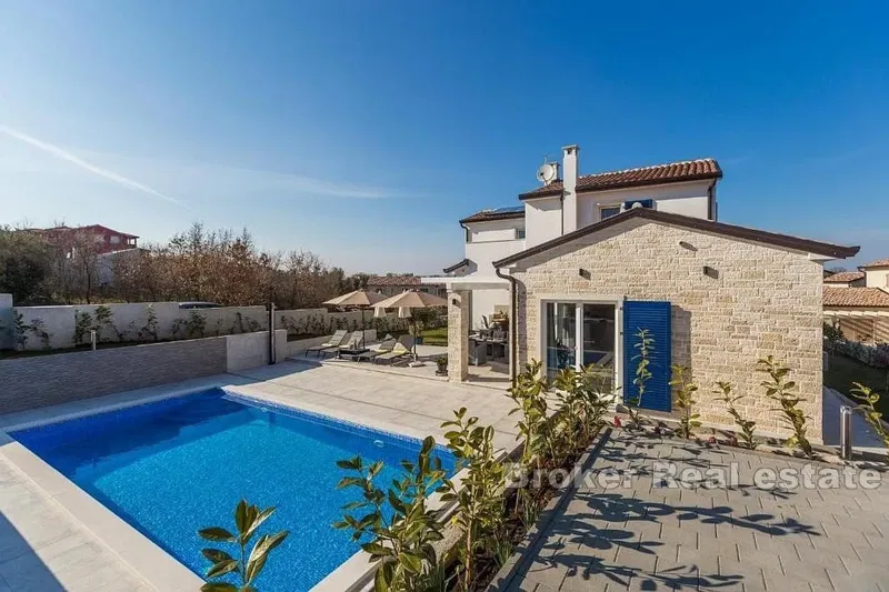 Una bellissima villa con piscina vicino al mare – 2