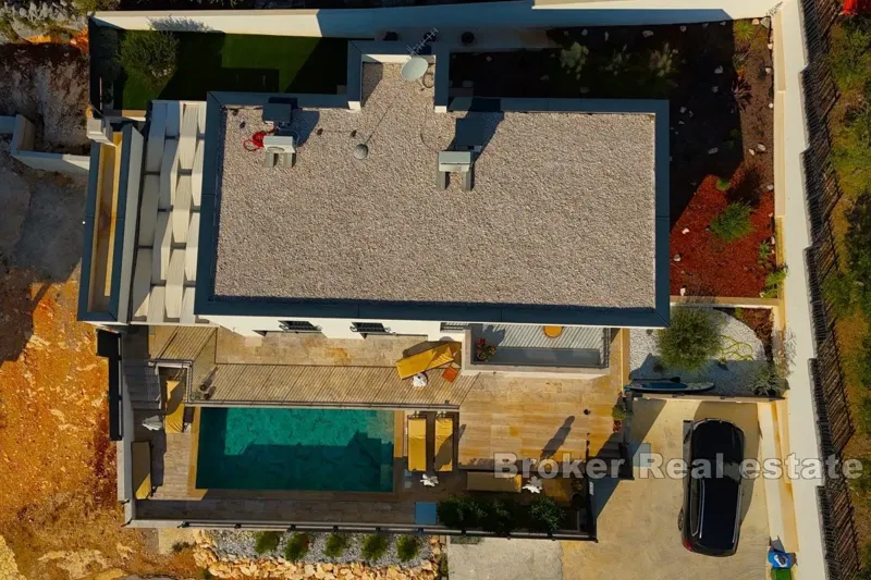 Luxury villa with pool and sea view – 2