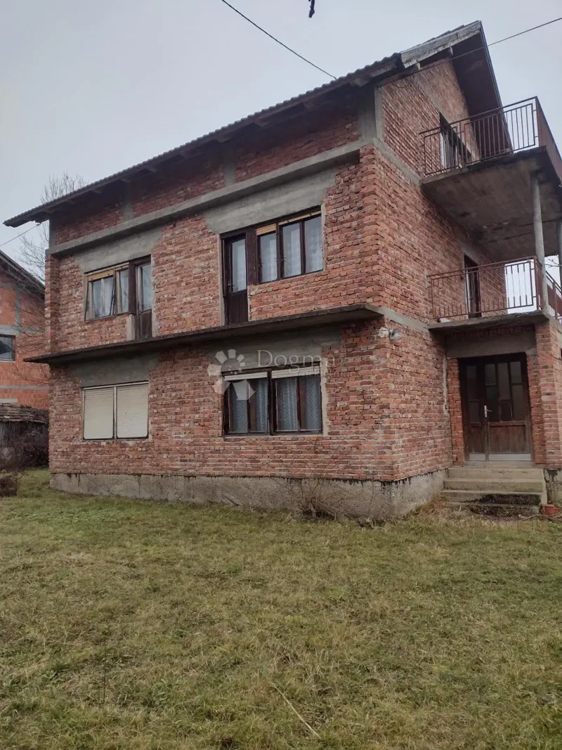 Čvrsta kuća od sitne cigle