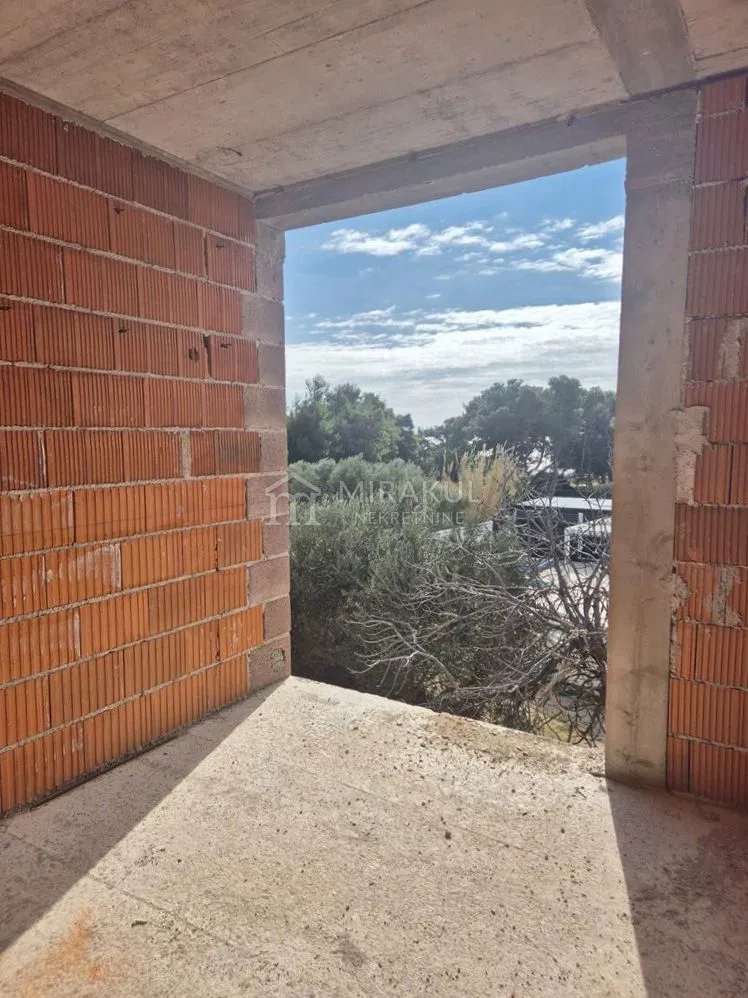 Nekretnine Vodice, TOP LOKACIJA, JEDINSTVENA PRILIKA, Luksuzni dvoetažni stan DX1 direktno do Plave plaže u Vodicama – 3