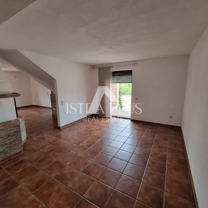 Istria, zona Parenzo - Casa indipendente con 2 appartamenti, cortile con piscina e VISTA MARE – 3