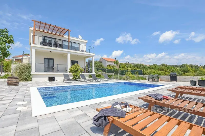 Vila with a pool near Rogoznica – 2