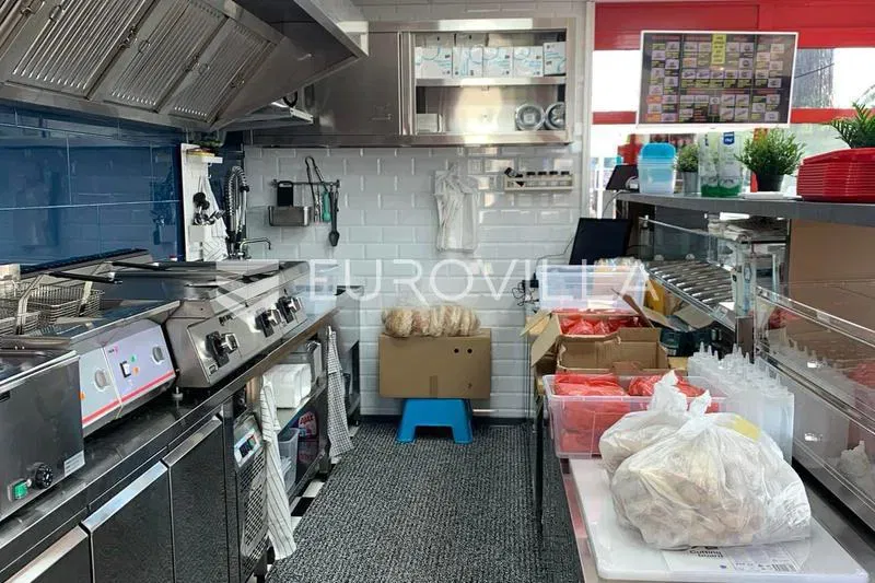 Zagreb, Savska cesta, excellent street shop 45 m² with terrace – 3