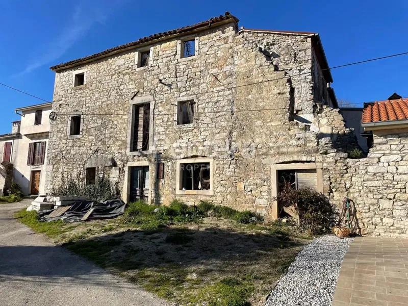 ISTRA, ZONA DI BUZET Una rovina in un ambiente magico – 2