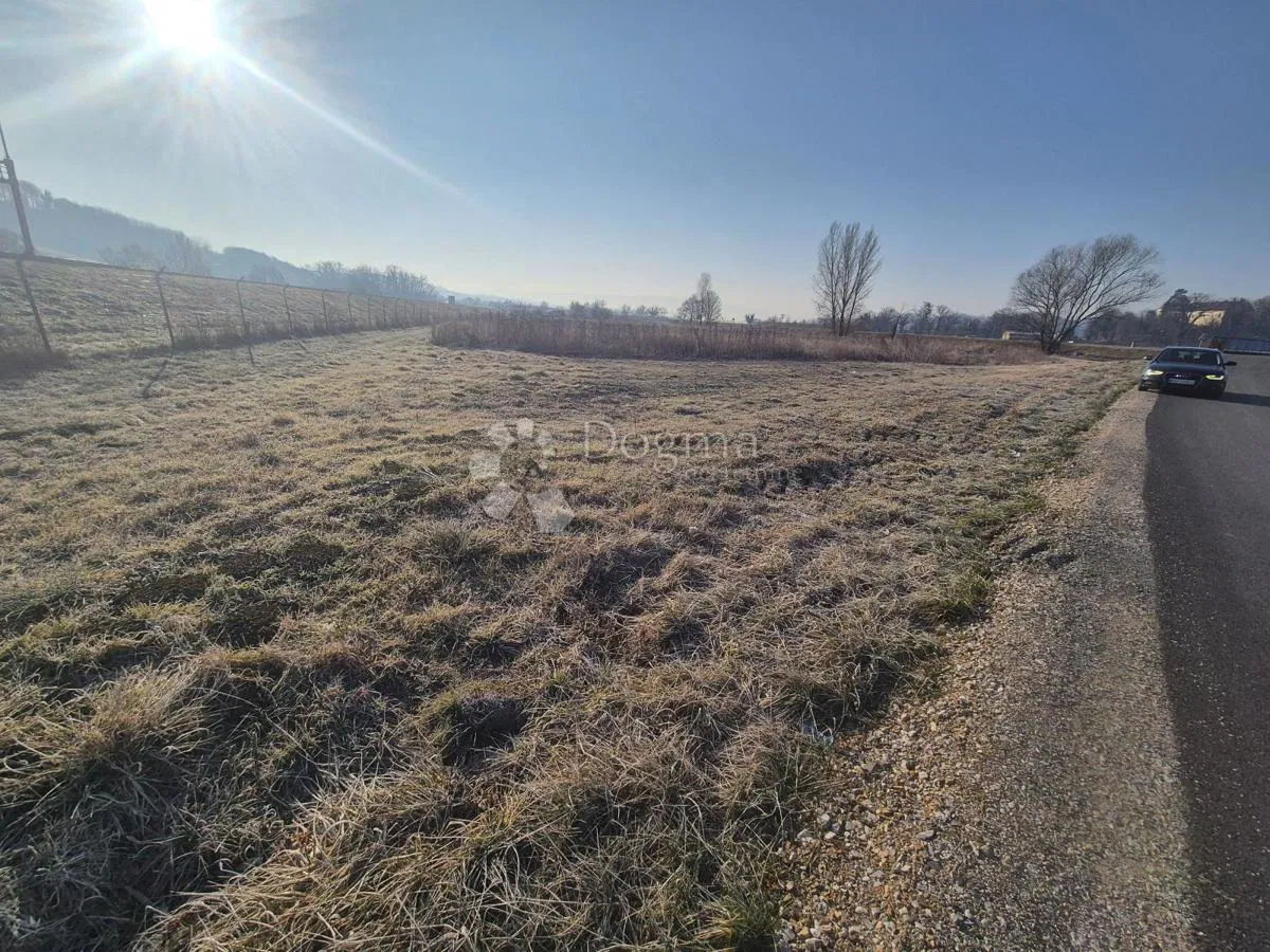 Poljoprivredno zemljište 623m² na tranzitnoj lokaciji