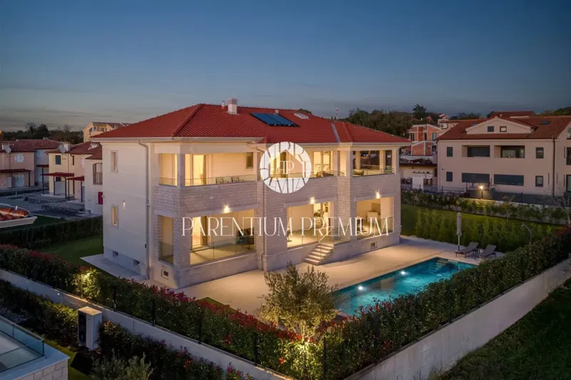 Luxury villa with swimming pool, garage and wine cellar, 1km from the sea – 2