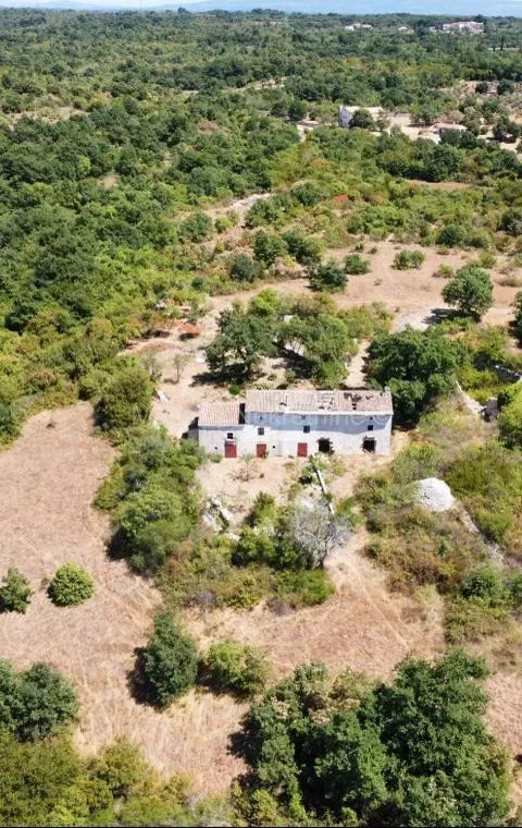 Vodnjan - Veliko seosko imanje sa kamenim objektima i pogledom na more