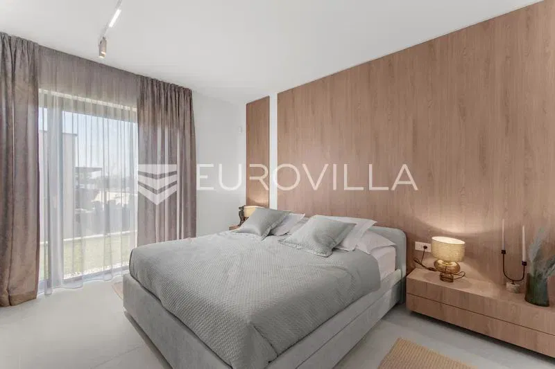Istria, Labinci, modern single-storey house with swimming pool and jacuzzi for long-term rent – 2