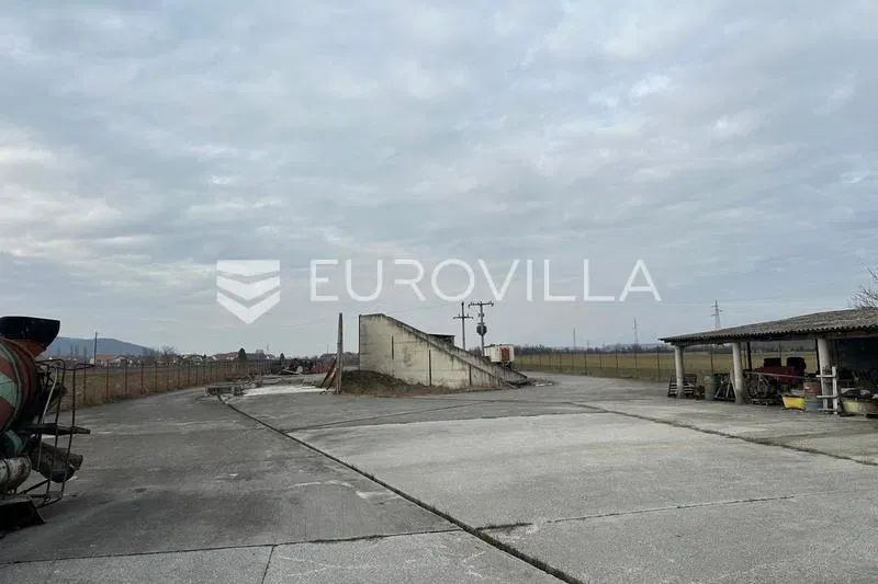 Pleternica, skladišni prostor i radionica 223 m² na parceli 6000 m²