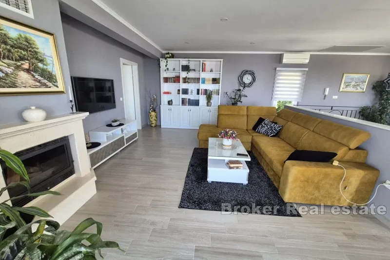 Modern detached house with 4 apartments – 3